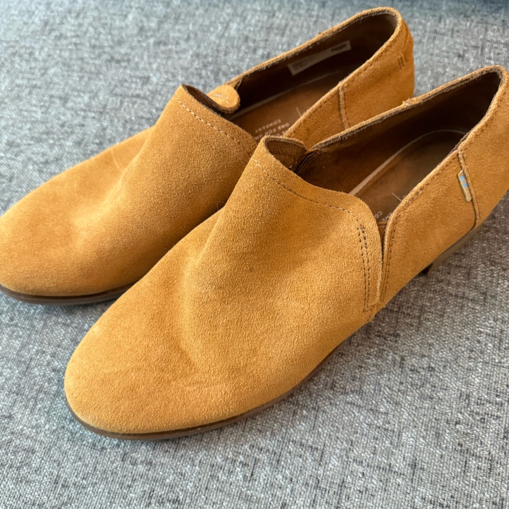 Toms Tan Suede Flats Sleek Minimalist Design